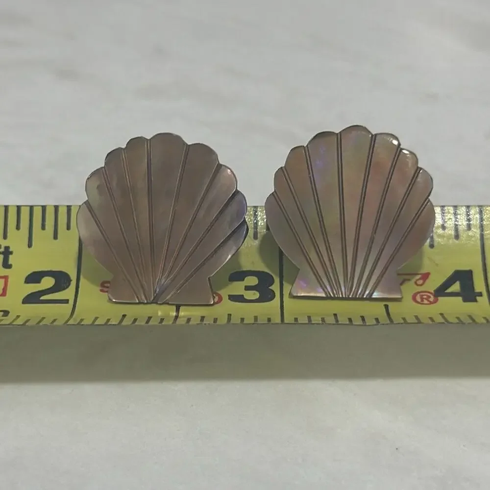 Vintage Mother of Pearl Clam Shell Stud Earrings .75” Mermaidcore Coastal Beach